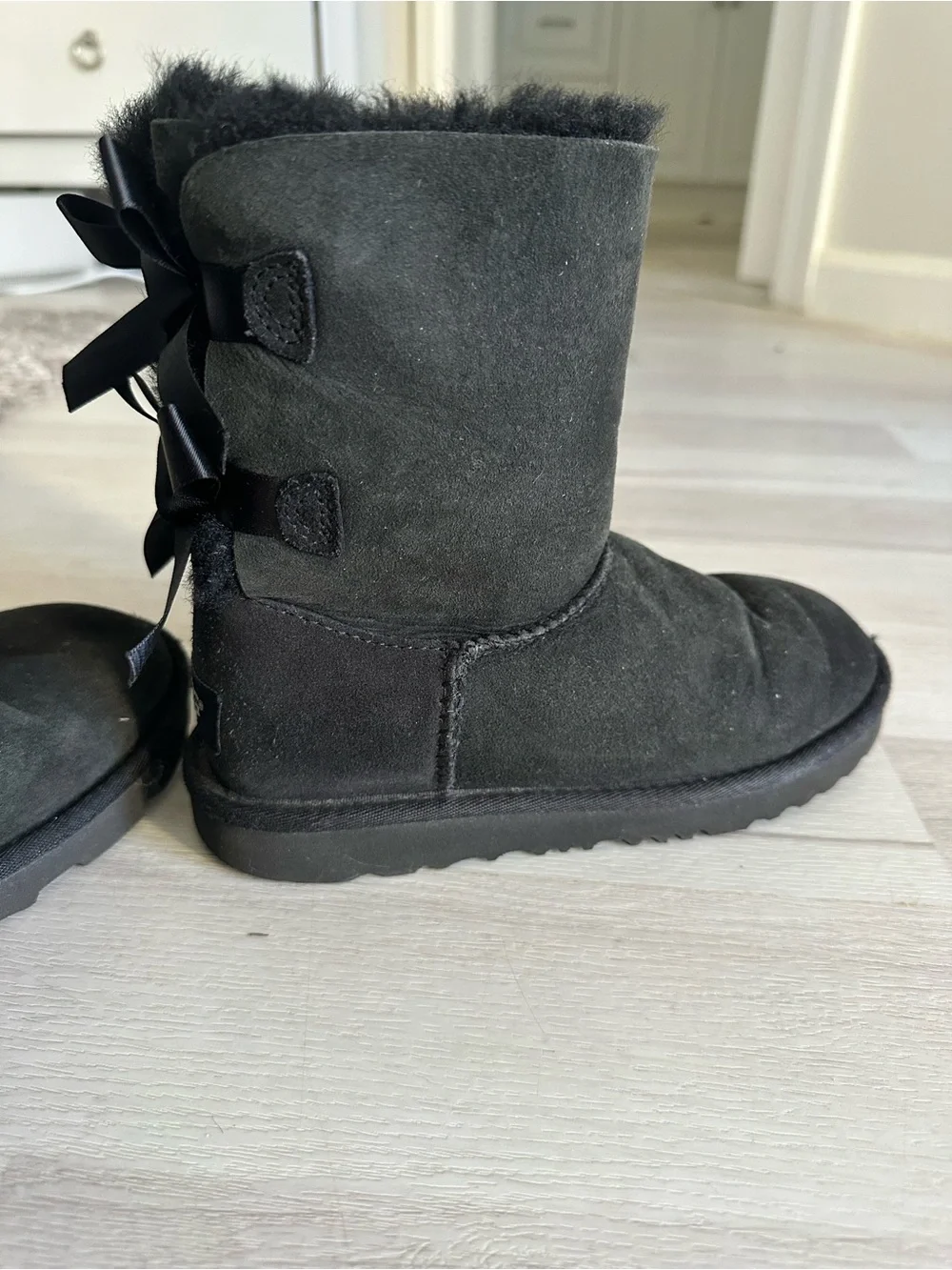 UGG Bailey Bow II Black Kids Boots Size 2